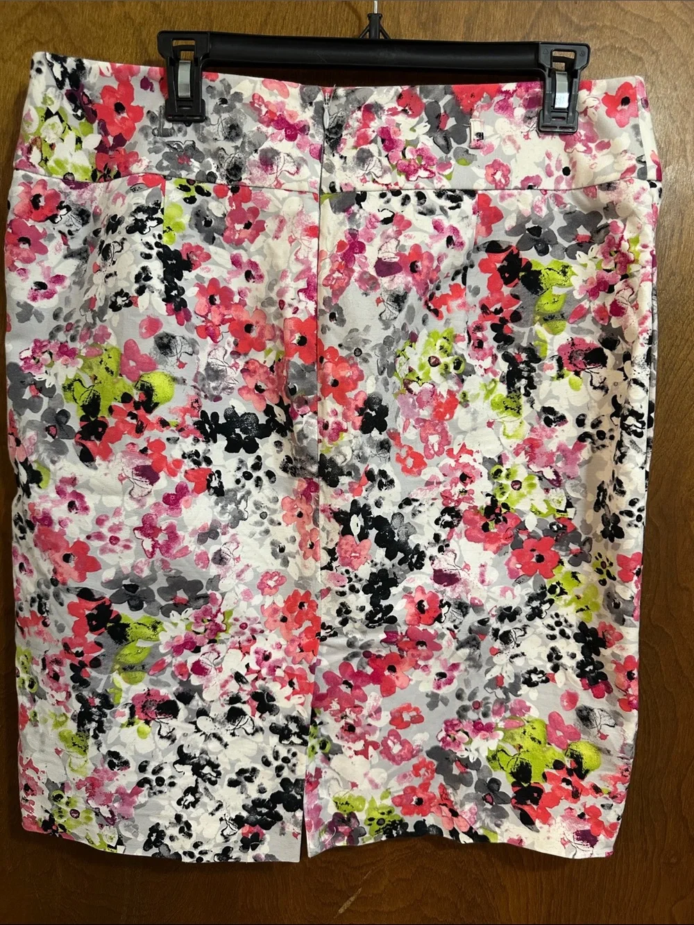 Liz Claiborne White Floral Pencil Skirt with Pink & Green Accents